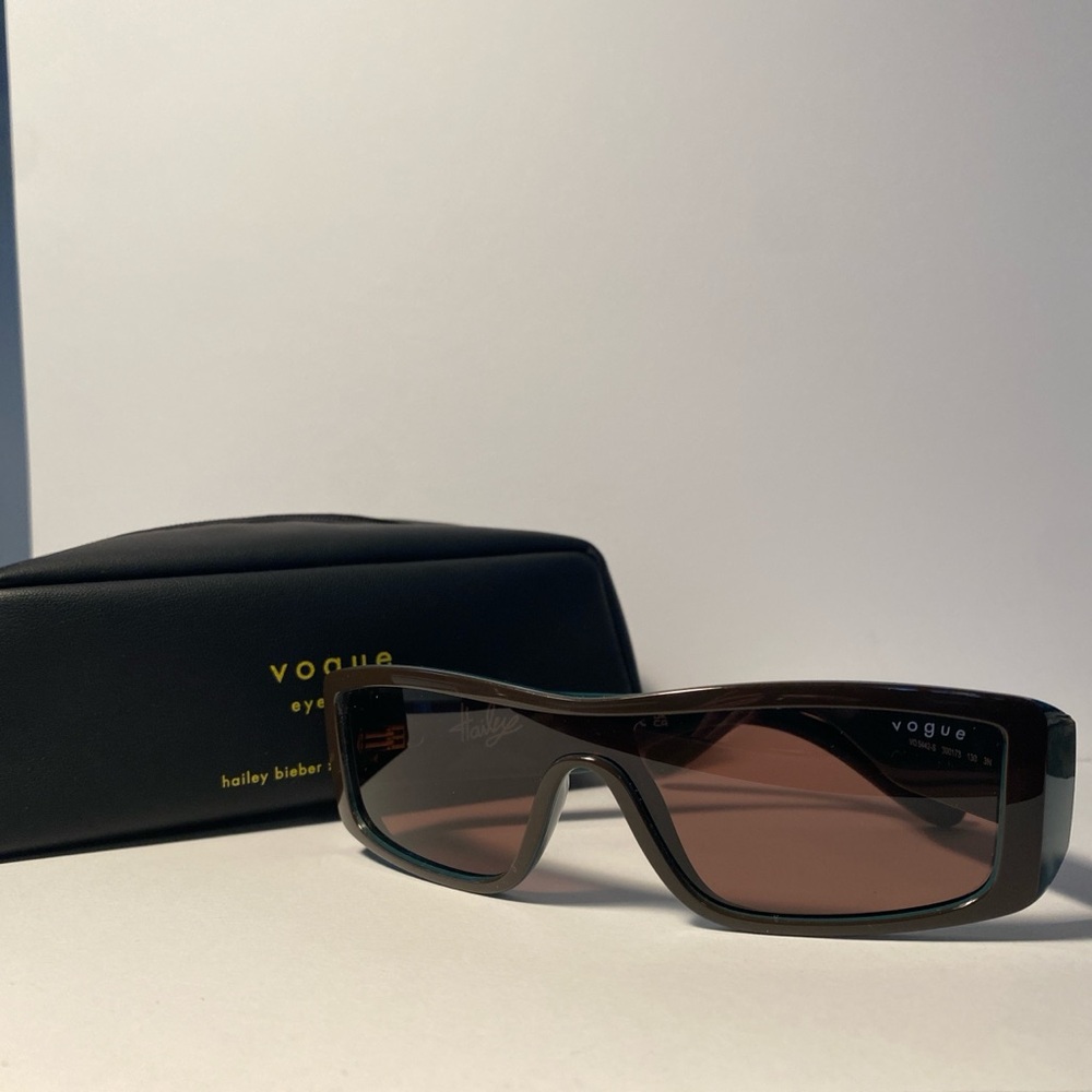Vogue x Hailey Bieber Brown Sunglasses. Brand New!